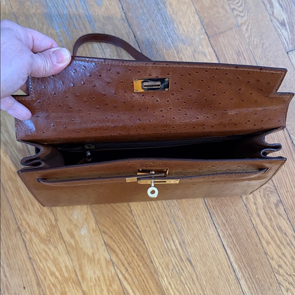 Elegant Brown Handbag - Picture 8 of 11